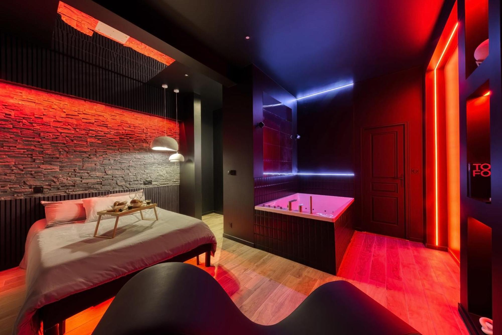 Suite Deluxe - Jacuzzi Melun Exteriér fotografie