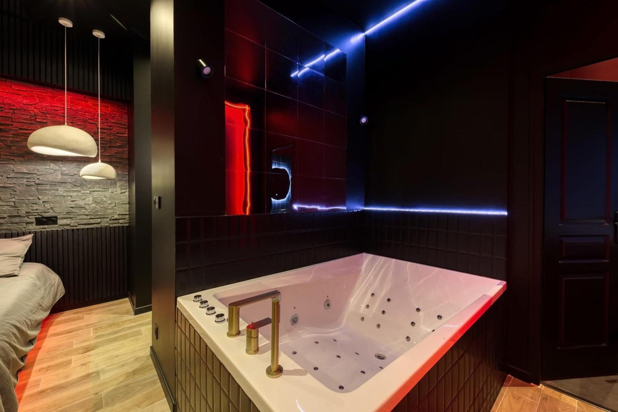 Suite Deluxe - Jacuzzi Melun Exteriér fotografie